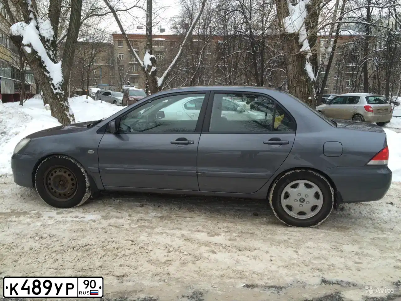Фото автомобиля MITSUBISHI LANCER, 2005 — госномер У085УО116. Цвет: СЕРЫЙ