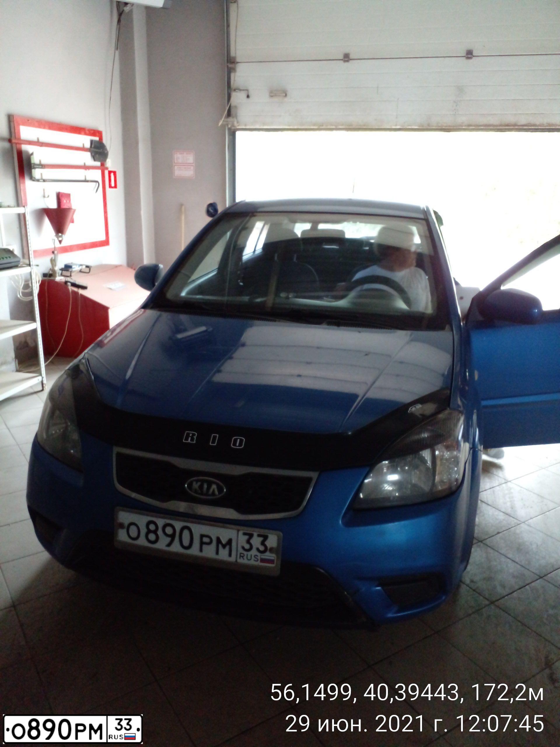 Фото автомобиля KIA RIO, 2010 — госномер О890РМ33. Цвет: СИНИЙ
