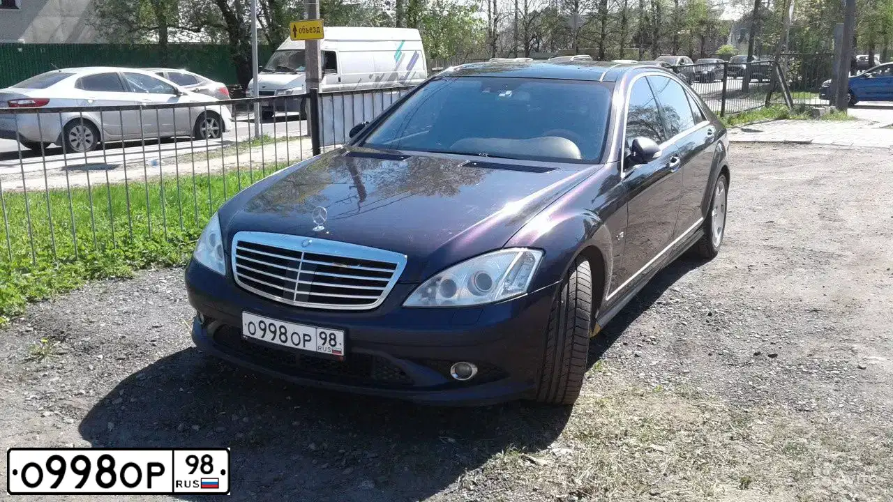 Фото автомобиля MERCEDES S-KLASSE, 2006 — госномер Р365РХ198. Цвет: ФИОЛЕТОВЫЙ