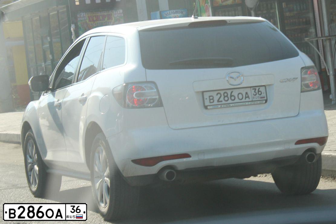 Фото автомобиля MAZDA CX-7, 2011 — госномер Е702ЕХ136. Цвет: Белый