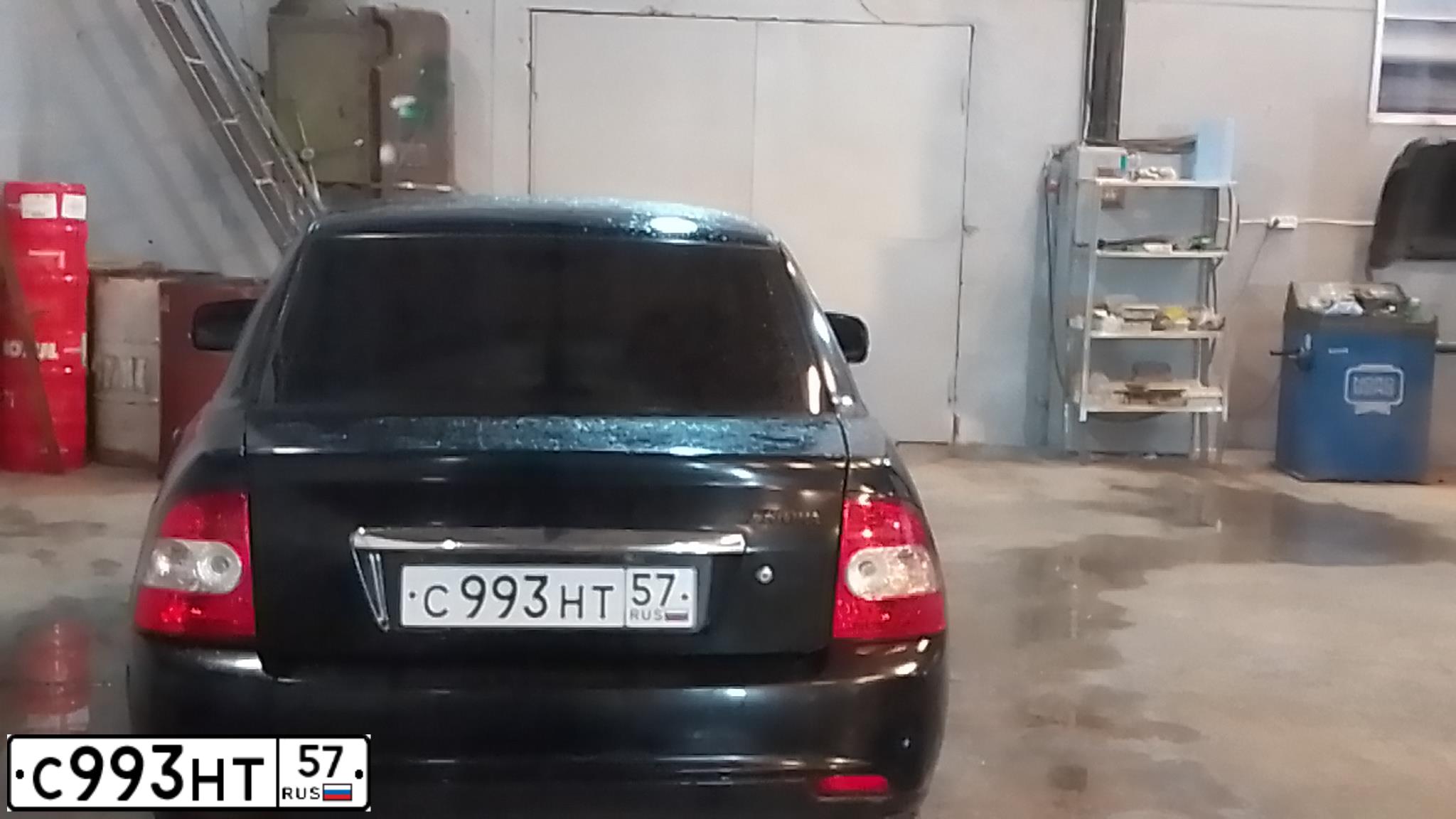 Фото автомобиля LADA 2170 PRIORA, 2010 — госномер Е906УЕ777. Цвет: Сине-Черный