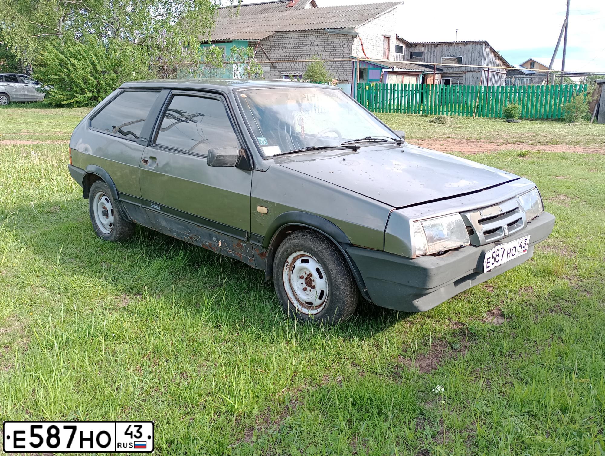 Фото автомобиля ВАЗ 21081, 1990 — госномер Е587НО43. Цвет: МОКРЫЙ АСФАЛЬТ