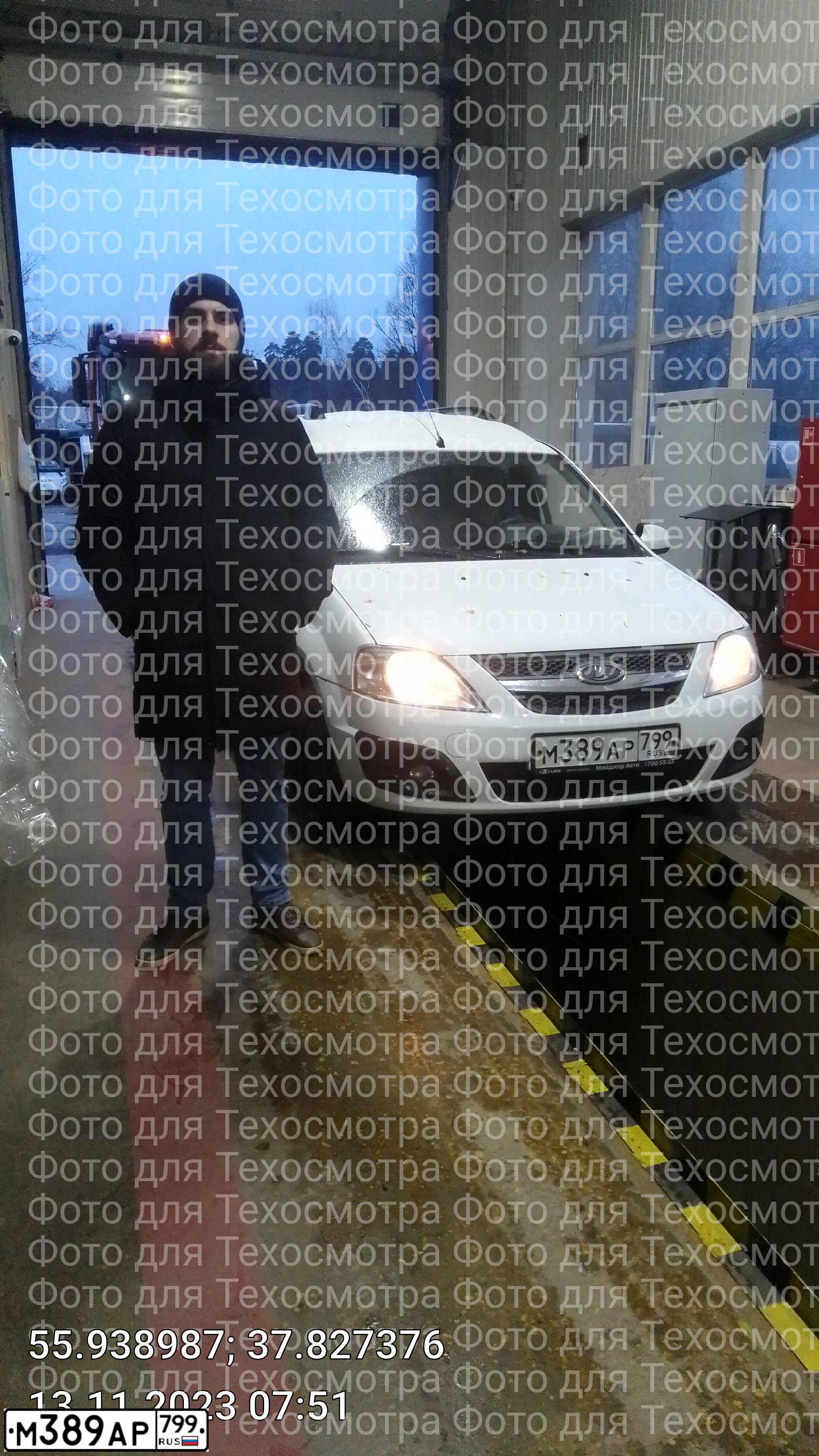 Фото автомобиля LADA LARGUS, 2017 — госномер М389АР799. Цвет: Белый