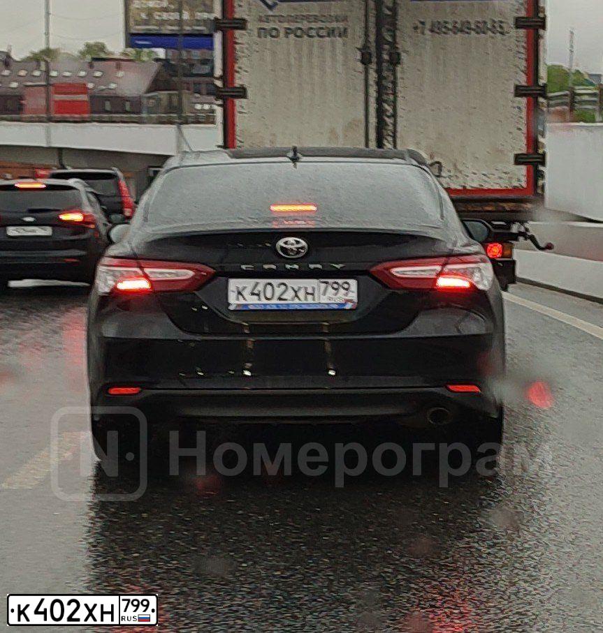 Фото автомобиля TOYOTA CAMRY, 2018 — госномер М500НА799. Цвет: ЧЕРНЫЙ МЕТАЛЛИК