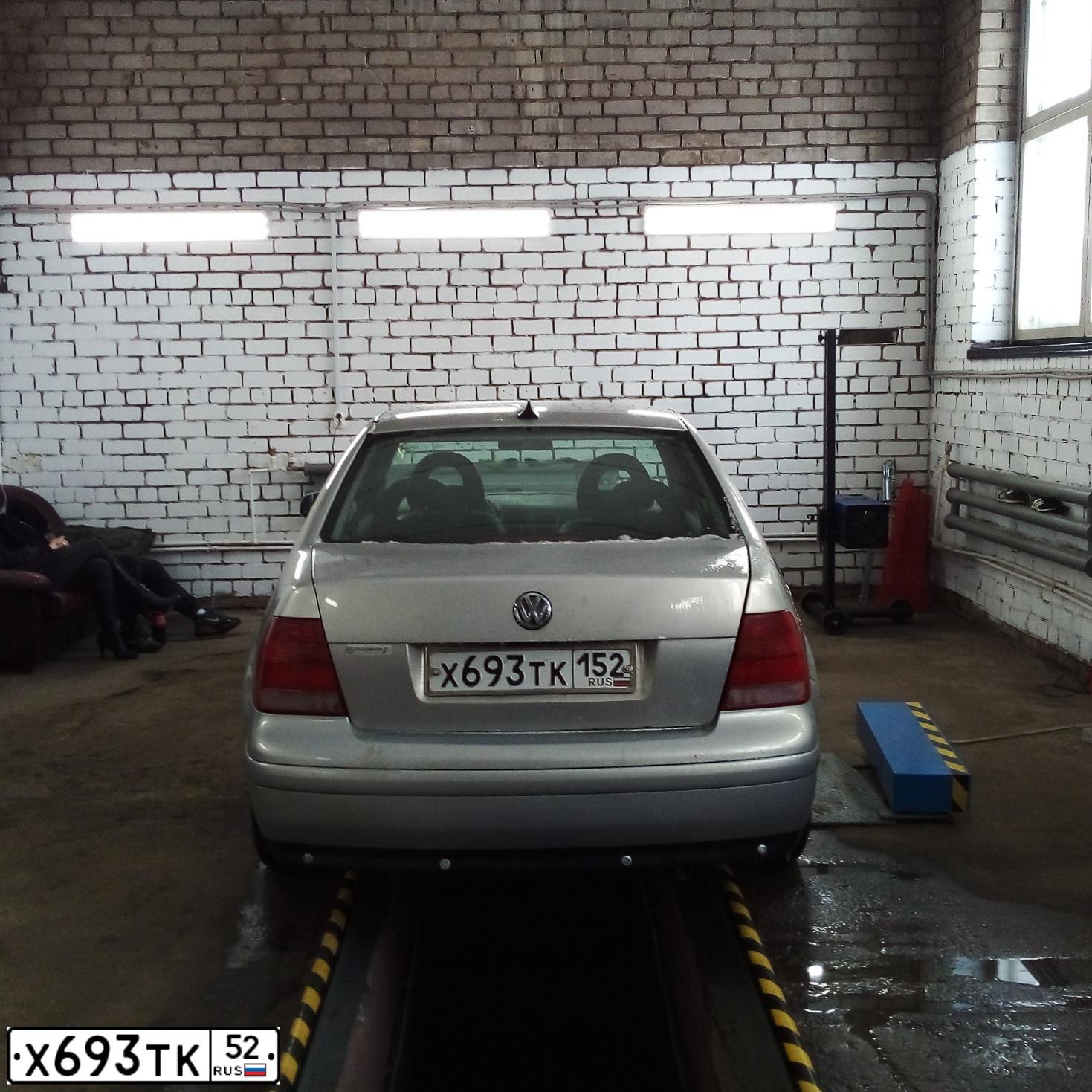 Фото автомобиля VOLKSWAGEN BORA, 2000 — госномер В222ЕВ152. Цвет: СЕРЕБРИСТЫЙ