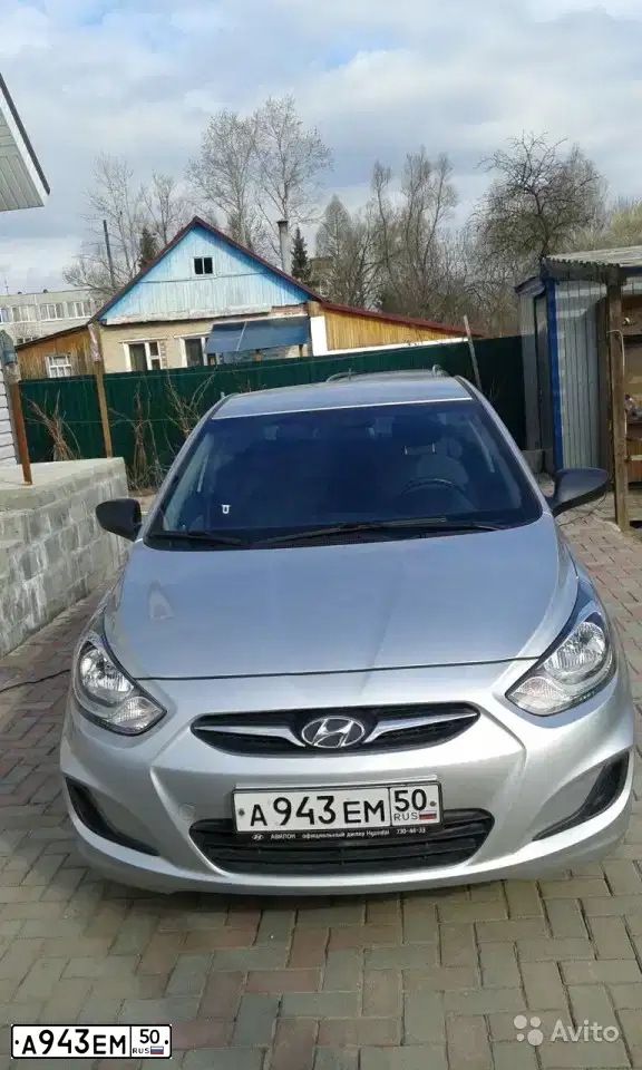 Фото автомобиля HYUNDAI SOLARIS, 2013 — госномер О334СТ799. Цвет: СЕРЕБРИСТЫЙ
