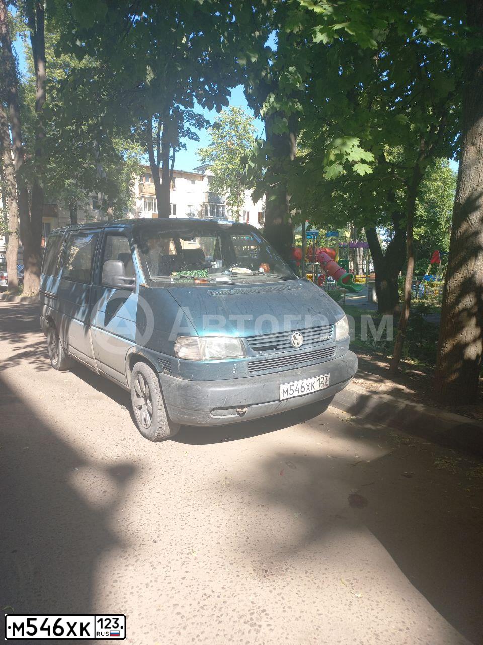 Фото автомобиля VOLKSWAGEN TRANSPORTER, 1996 — госномер В954МР53. Цвет: ГОЛУБОЙ