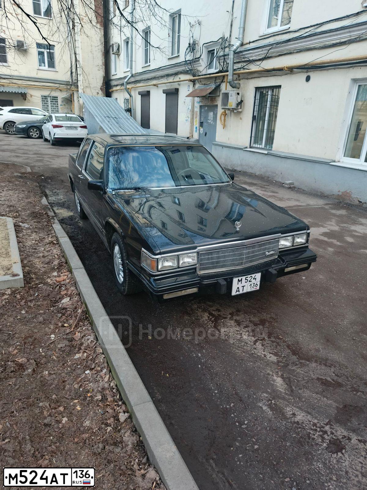 Фото автомобиля CADILLAC CIMARRON, 1986 — госномер В733АТ199. Цвет: ЧЕРНЫЙ