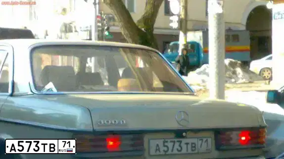 Фото автомобиля MERCEDES E-KLASSE, 1983 — госномер А573ТВ71. Цвет: СВЕТЛО-ЗЕЛЕН МЕТАЛЛИК