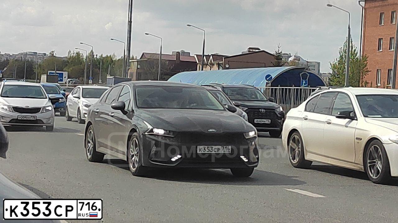 Фото автомобиля KIA K5, 2021 — госномер К116МВ116