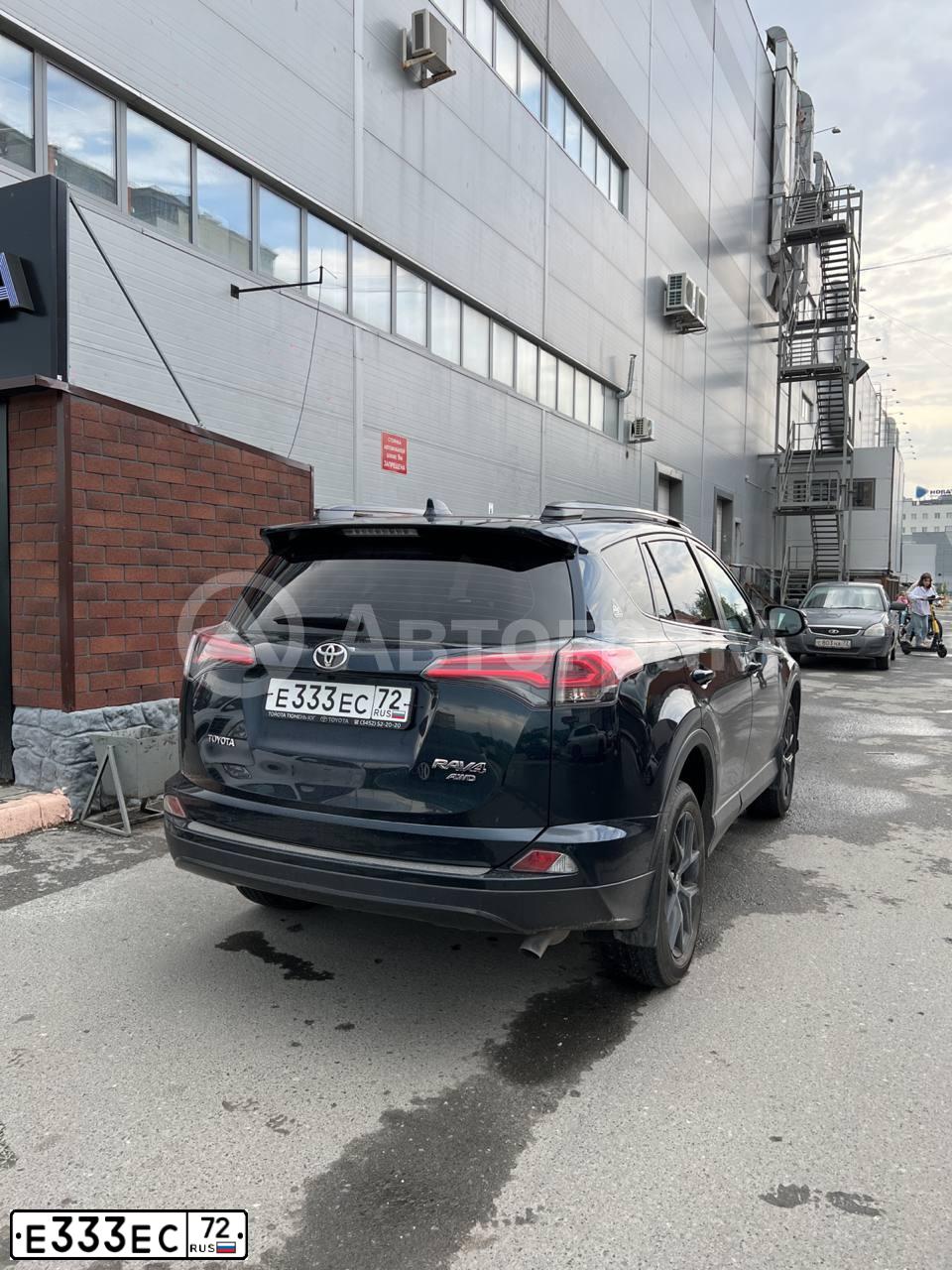 Фото автомобиля TOYOTA RAV4, 2019 — госномер Е333ЕС72. Цвет: ТЕМНО-СИНИЙ