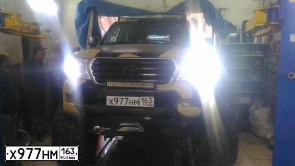 Фото автомобиля TOYOTA LANDCRUISER 200, 2010 — госномер Х977НМ163. Цвет: ЧЕРНЫЙ