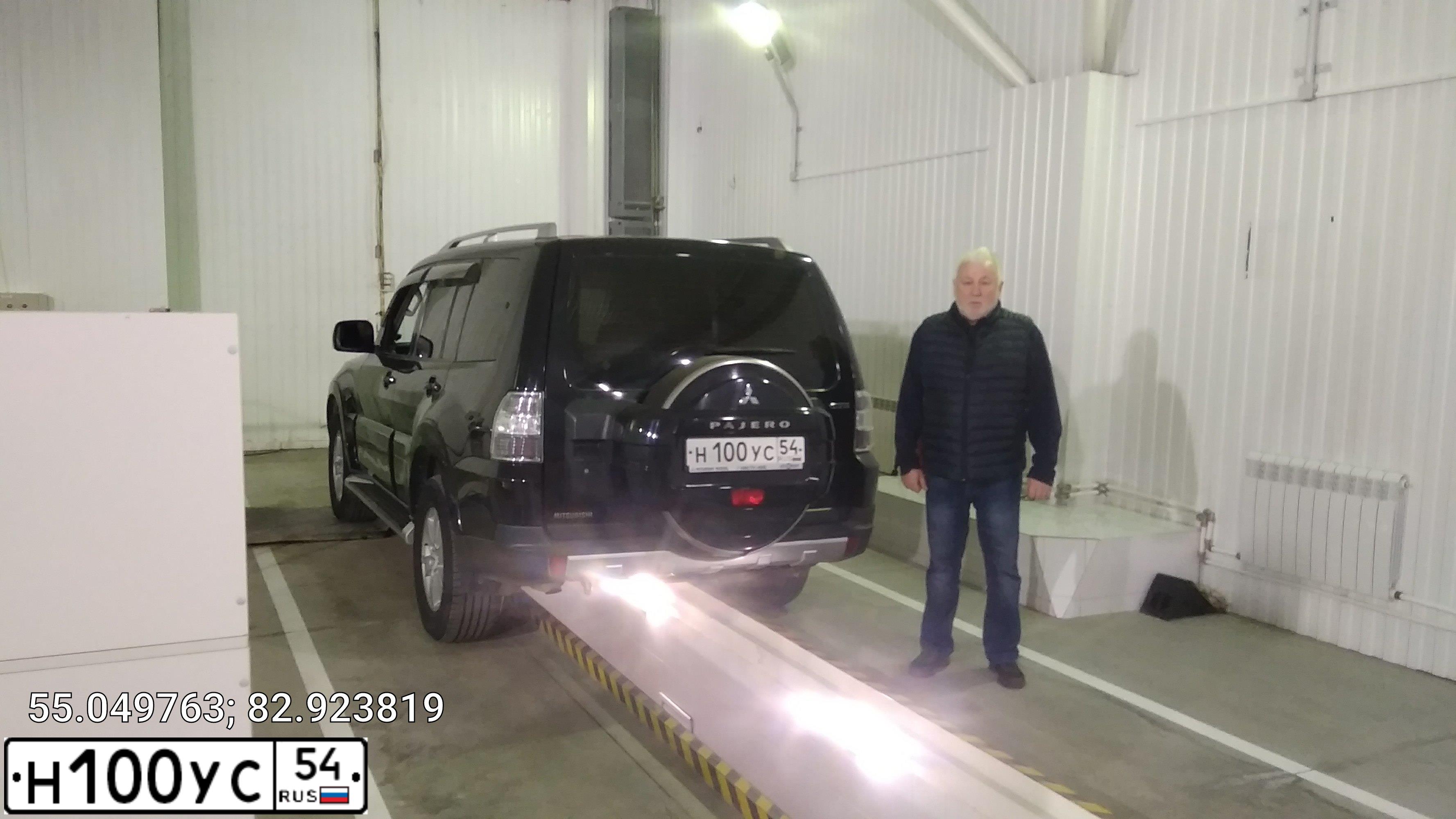 Фото автомобиля MITSUBISHI PAJERO, 2008 — госномер Н100УС54. Цвет: ЧЕРНЫЙ