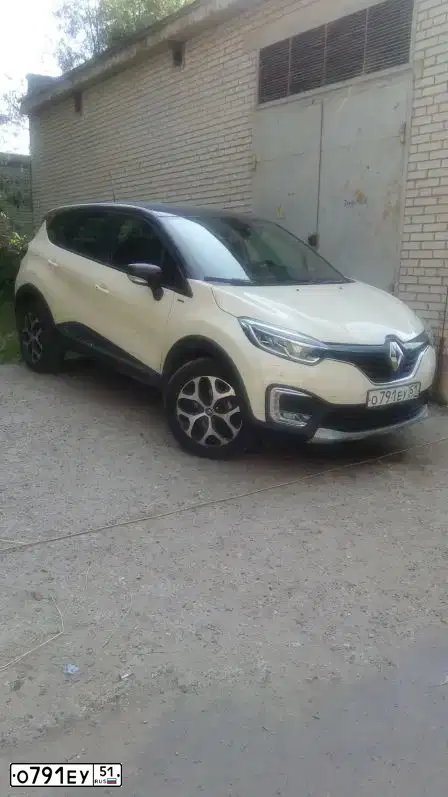 Фото автомобиля RENAULT KAPTUR, 2017 — госномер О791ЕУ51. Цвет: светло-бежевый коричневый