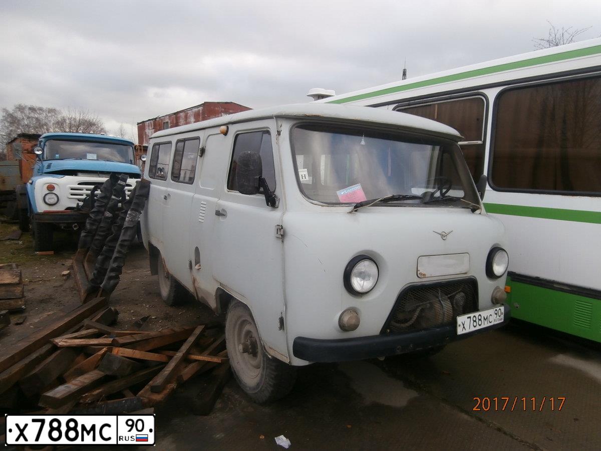 Фото автомобиля UAZ 3741, 2003 — госномер Р375РС46. Цвет: Белый