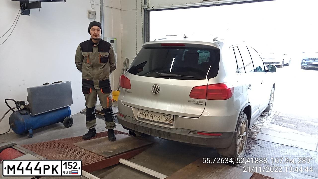 Фото автомобиля VOLKSWAGEN TIGUAN, 2013 — госномер М444РК152. Цвет: СЕРЕБРИСТЫЙ