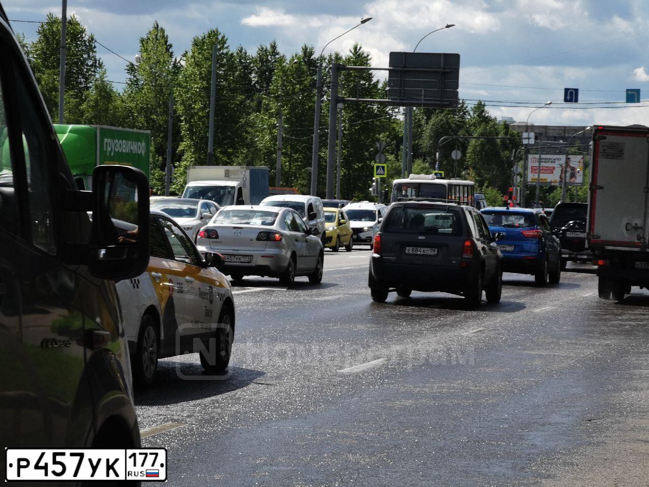 Фото автомобиля HYUNDAI ELANTRA, 2007 — госномер Р989ЕТ32. Цвет: БЕЖЕВЫЙ