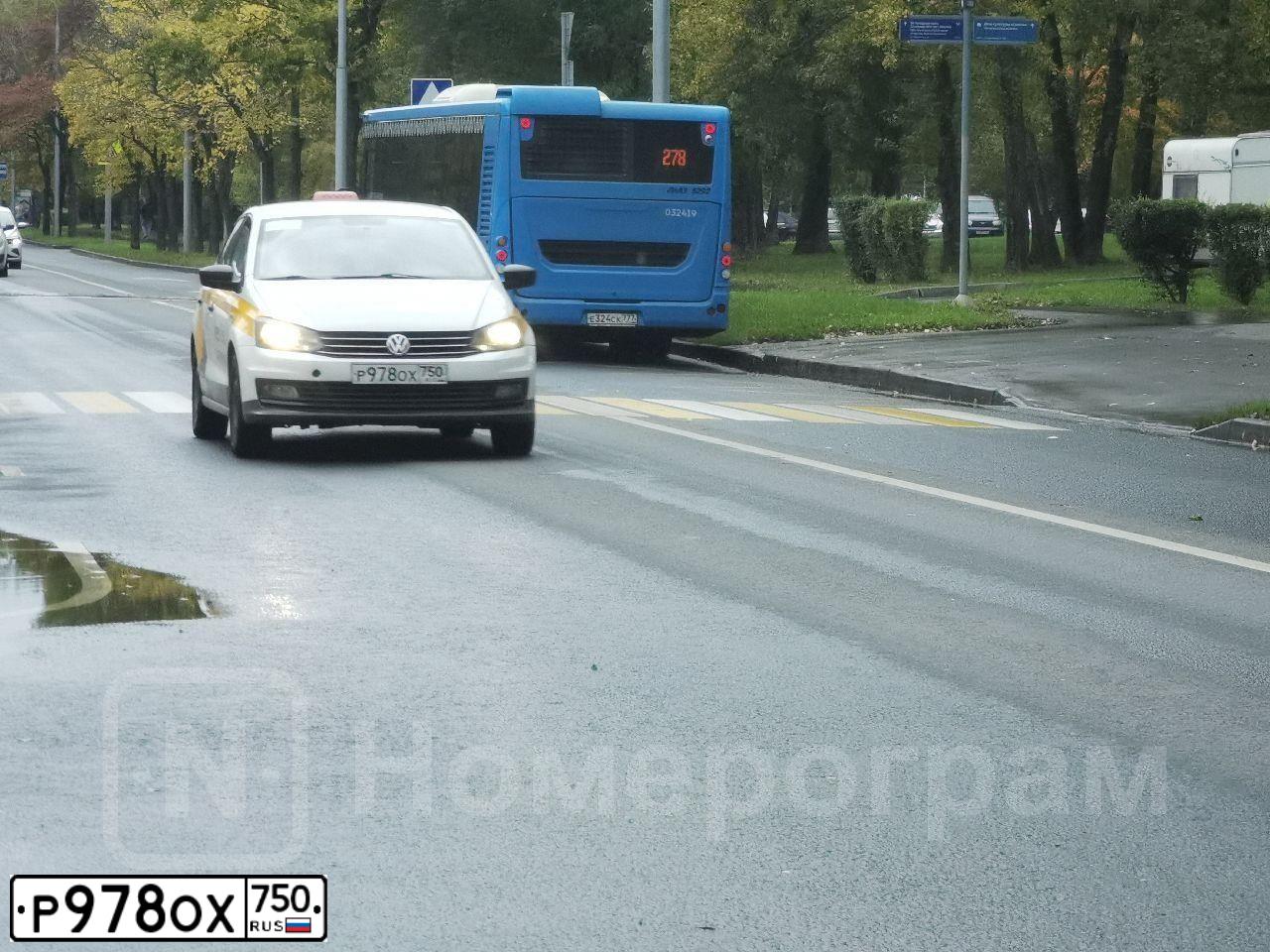 Фото автомобиля VOLKSWAGEN POLO, 2017 — госномер Х368ОМ05. Цвет: БЕЛЫЙ ЖЕЛТЫЙ СЕРЫЙ