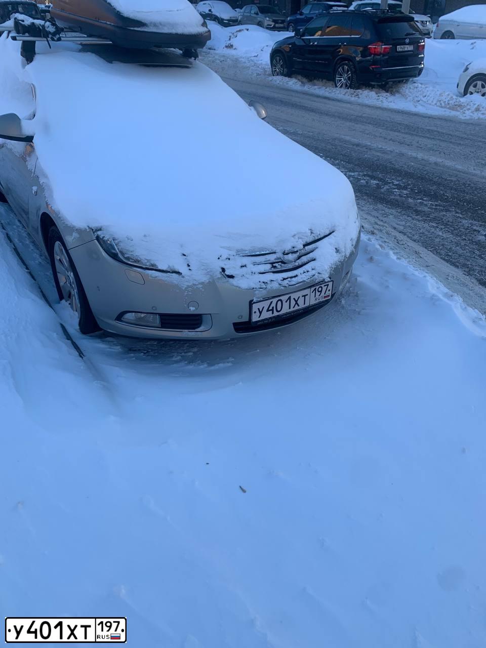 Фото автомобиля OPEL INSIGNIA, 2012 — госномер У401ХТ197. Цвет: БЕЖЕВЫЙ