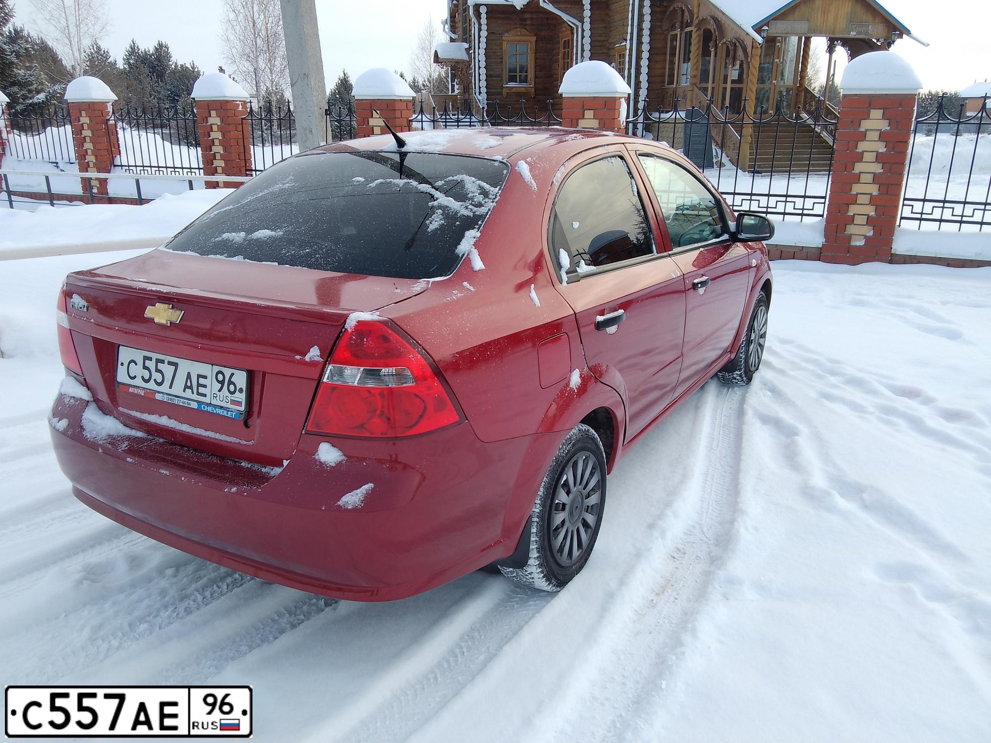 Фото автомобиля CHEVROLET AVEO, 2011 — госномер С557АЕ96. Цвет: КРАСНЫЙ