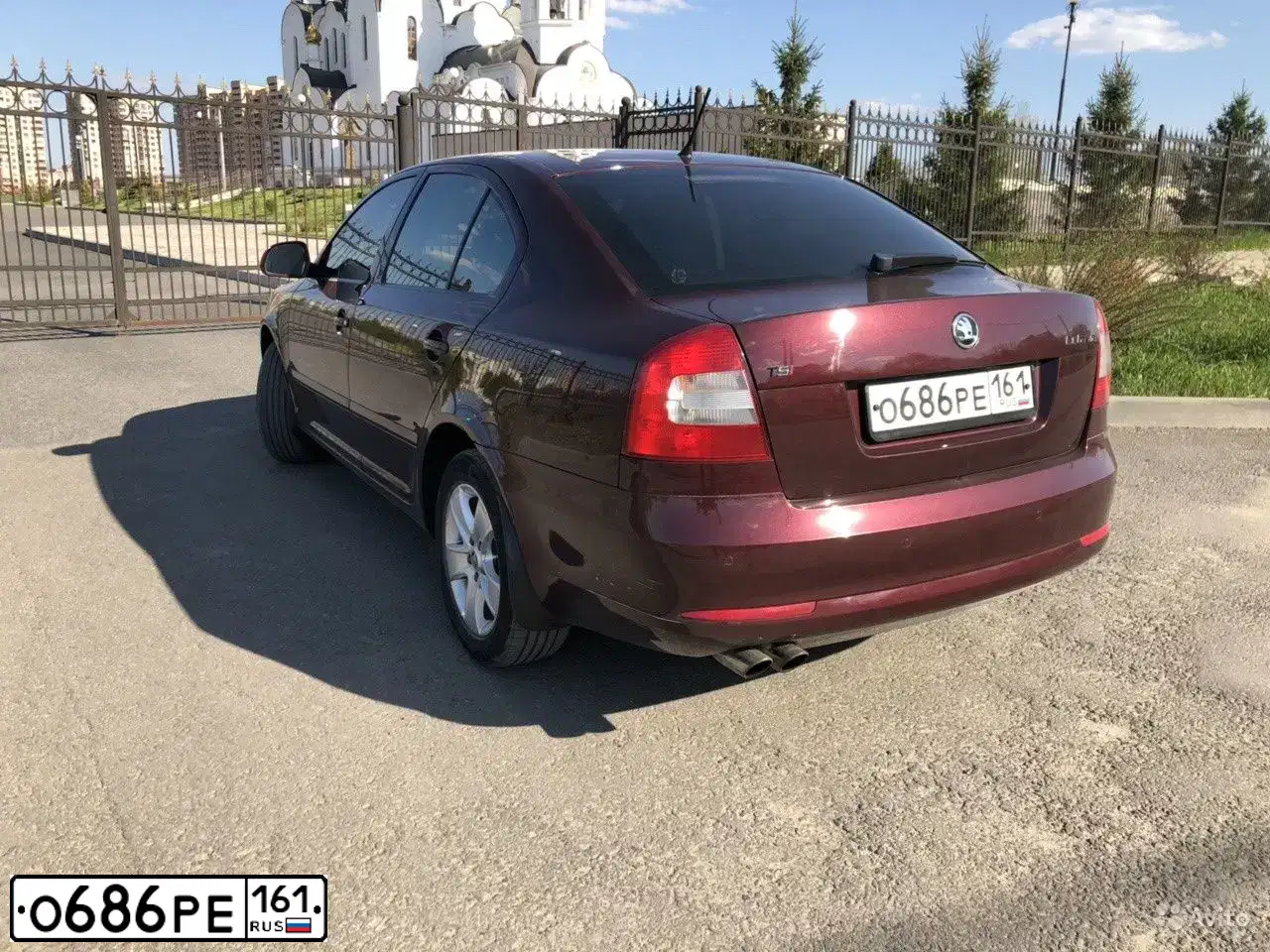 Фото автомобиля SKODA OCTAVIA, 2012 — госномер О686РЕ161. Цвет: ТЕМНО-БОРДОВЫЙ