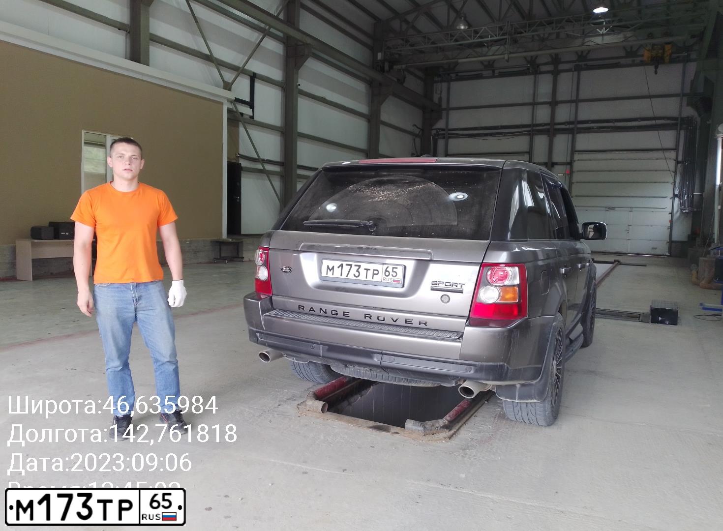 Фото автомобиля LANDROVER RANGE ROVER SPORT, 2008 — госномер Н979ОА65. Цвет: ТЕМНО-СЕРЫЙ
