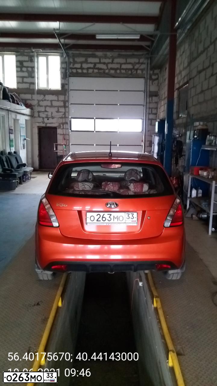 Фото автомобиля KIA RIO, 2010 — госномер О263МО33. Цвет: ОРАНЖЕВЫЙ