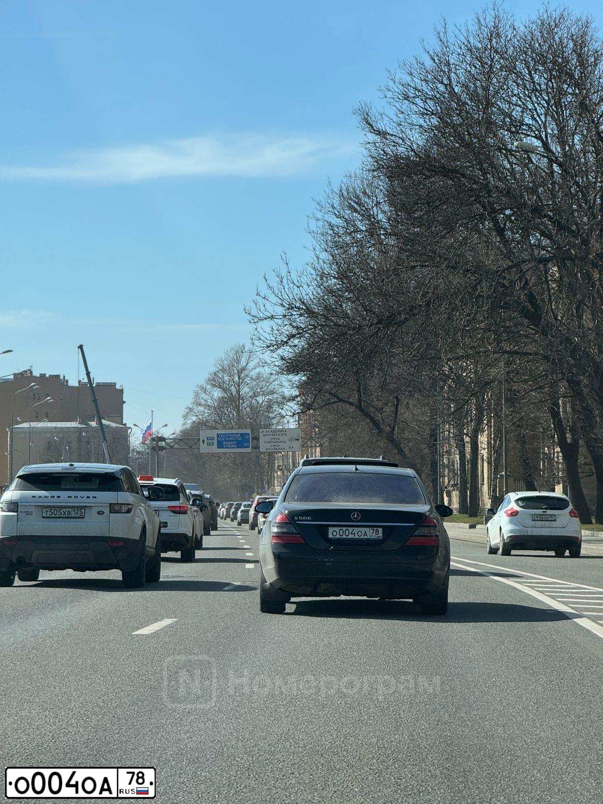 Фото автомобиля MERCEDES S-KLASSE, 2007 — госномер О004ОА78. Цвет: ЧЕРНЫЙ