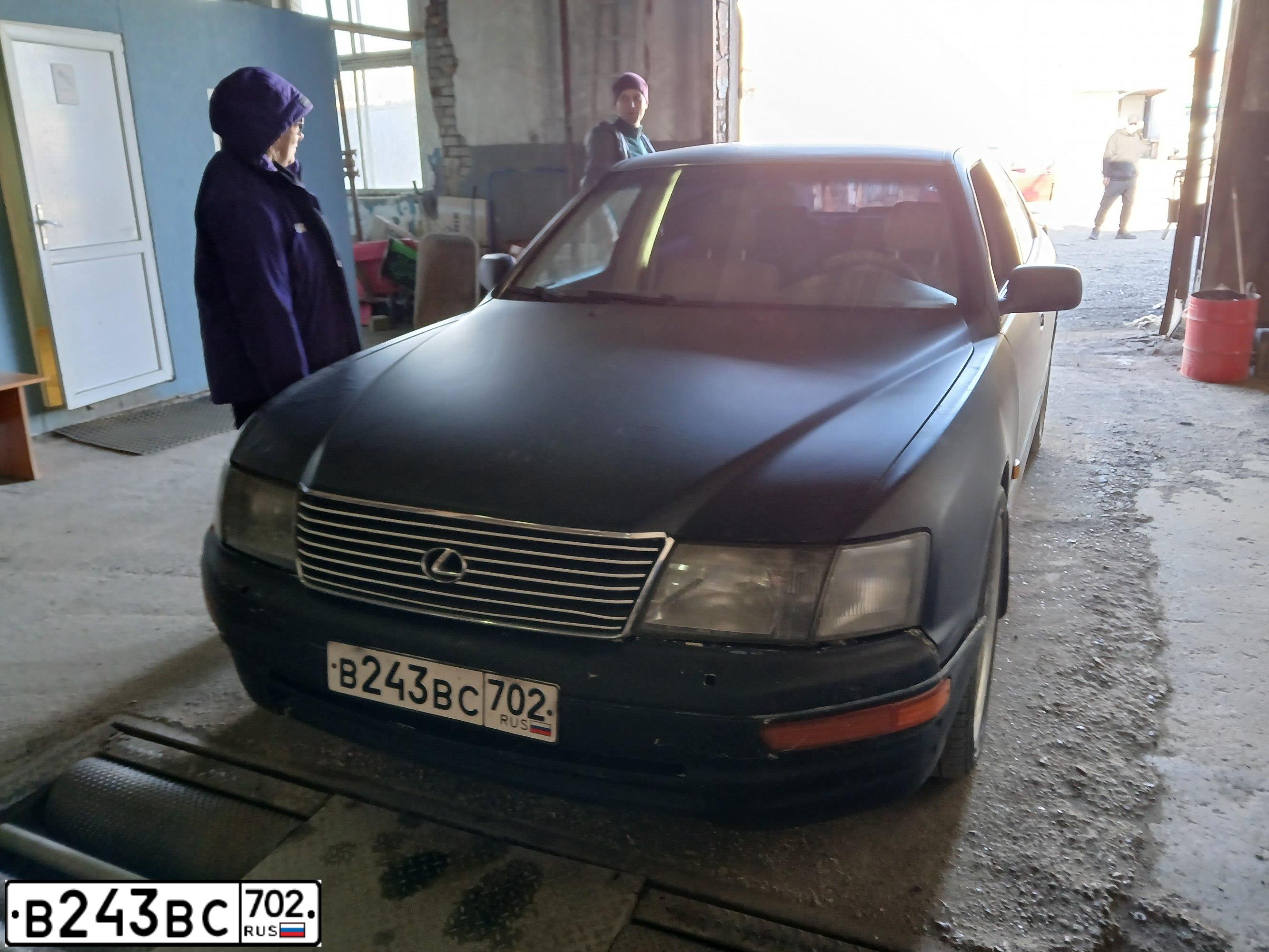 Фото автомобиля LEXUS LS, 1993 — госномер В243ВС702. Цвет: ЧЕРНЫЙ МЕТАЛЛИК
