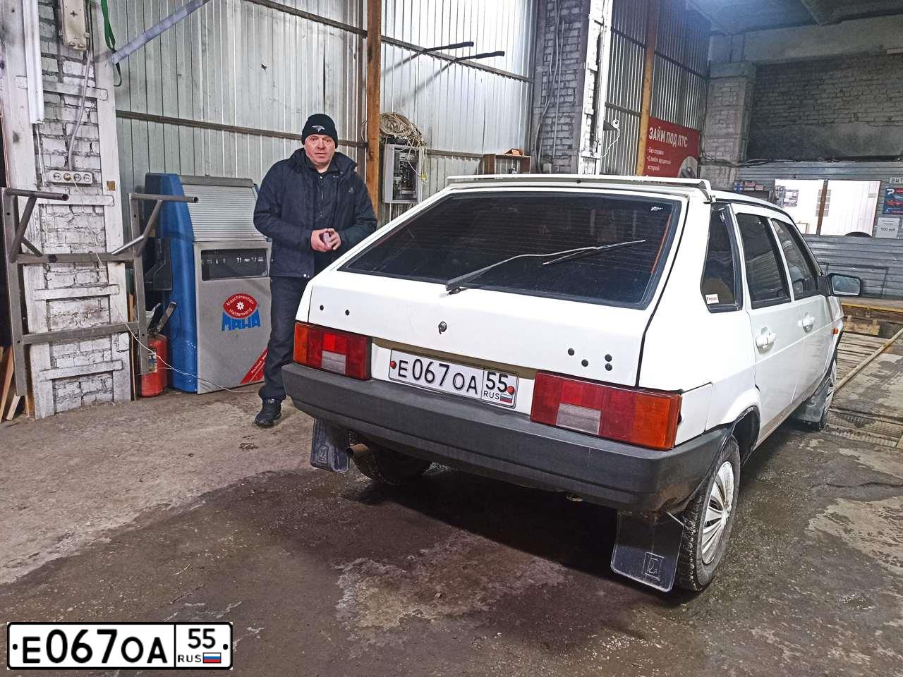 Фото автомобиля LADA 2109 SAMARA, 1998 — госномер Е067ОА55. Цвет: БЕЛЫЙ