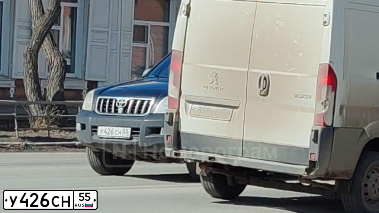 Фото автомобиля TOYOTA LANDCRUISER, 2005 — госномер У426СН55. Цвет: ЧЕРНЫЙ
