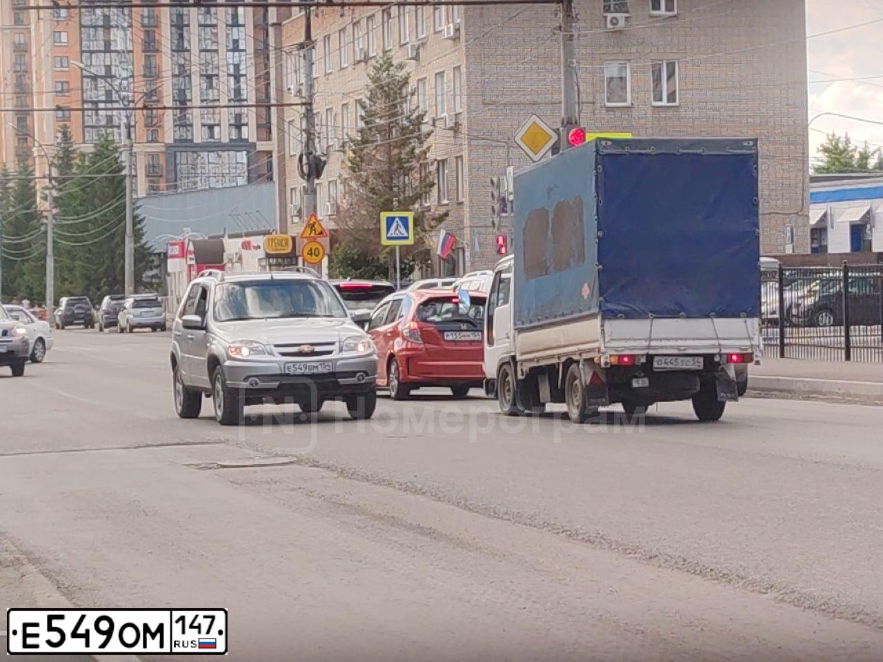Фото автомобиля SKODA OCTAVIA, 2016 — госномер Е549ОМ147. Цвет: БЕЖЕВЫЙ