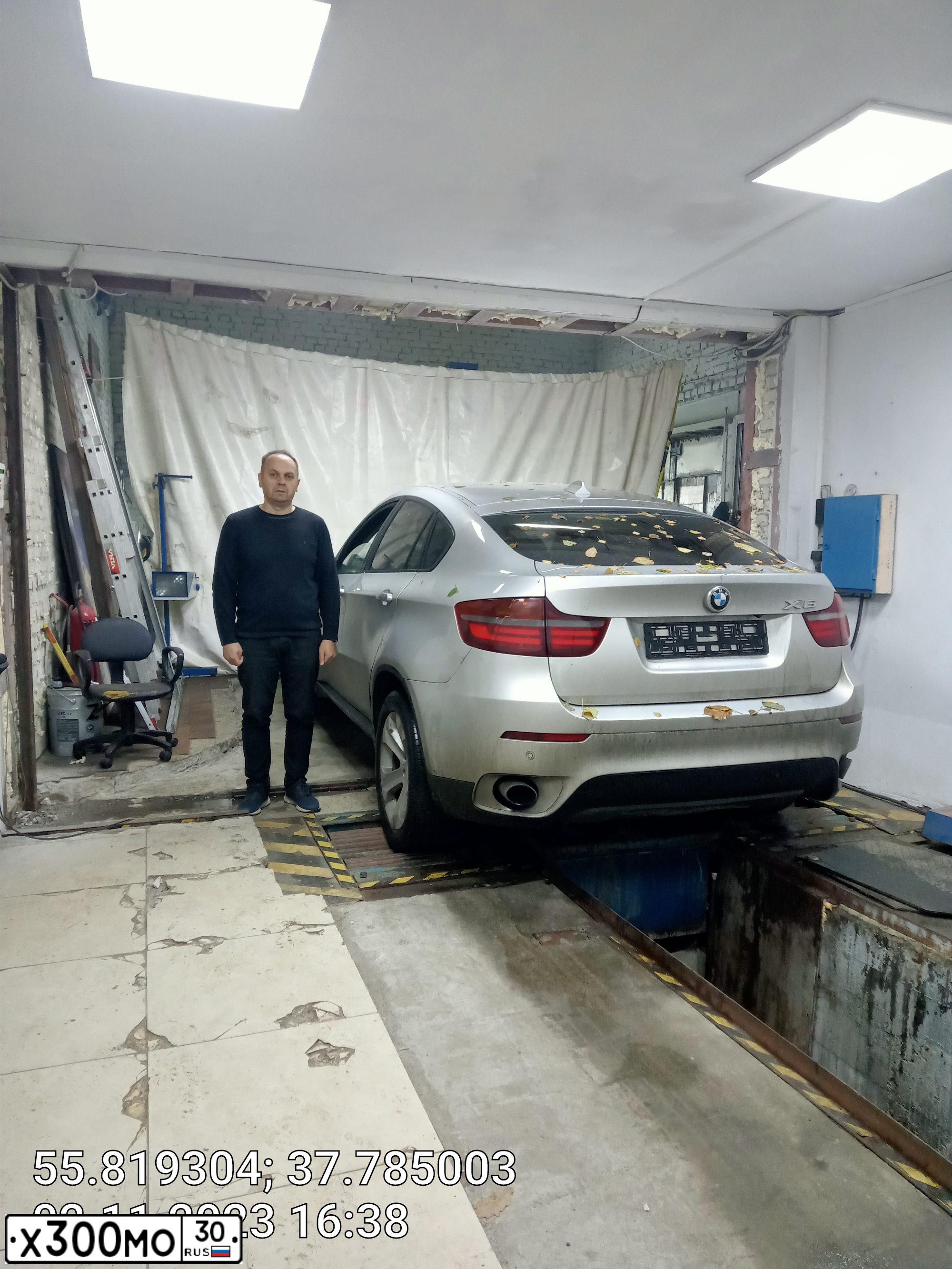Фото автомобиля BMW X6, 2010 — госномер Х206АВ777. Цвет: Серебристый