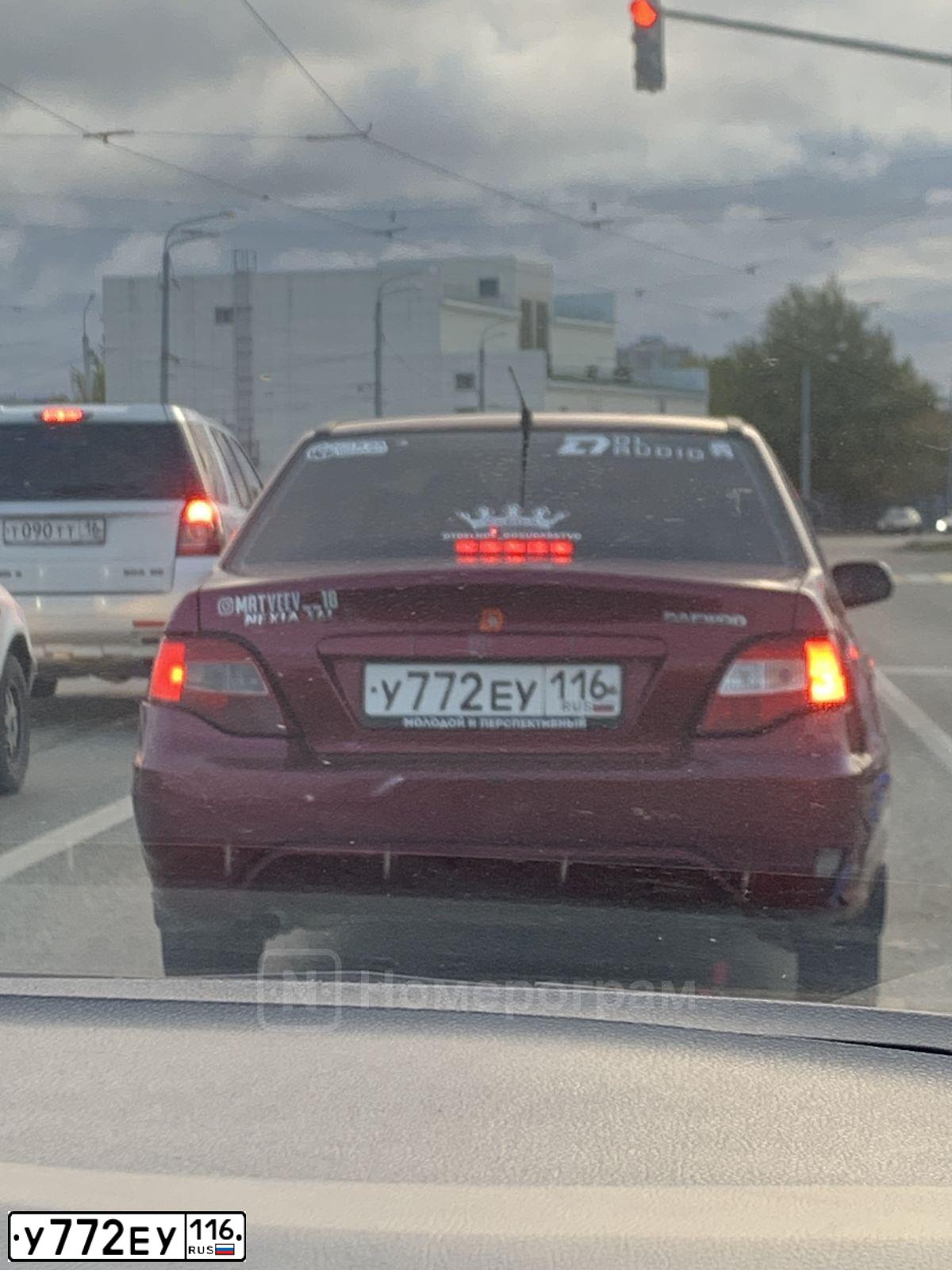 Фото автомобиля DAEWOO NEXIA, 2012 — госномер У772ЕУ116. Цвет: БОРДОВЫЙ