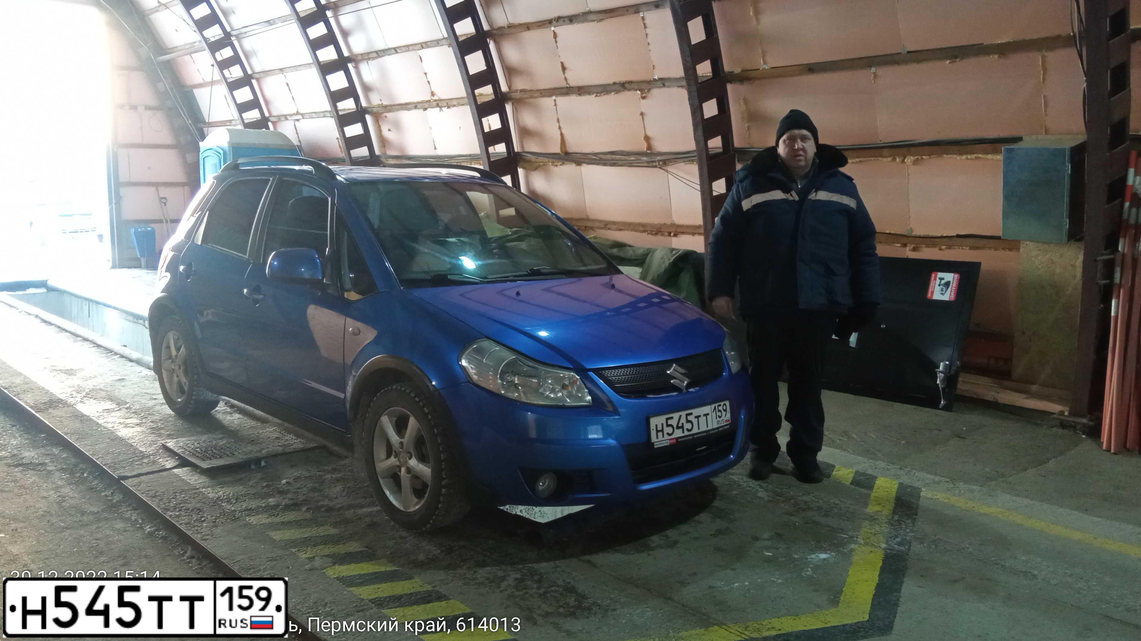 Фото автомобиля SUZUKI SX 4, 2007 — госномер О268ОР159. Цвет: синий