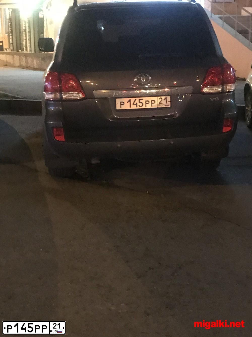 Фото автомобиля TOYOTA LANDCRUISER 200, 2008 — госномер В951РР89. Цвет: СЕРЫЙ