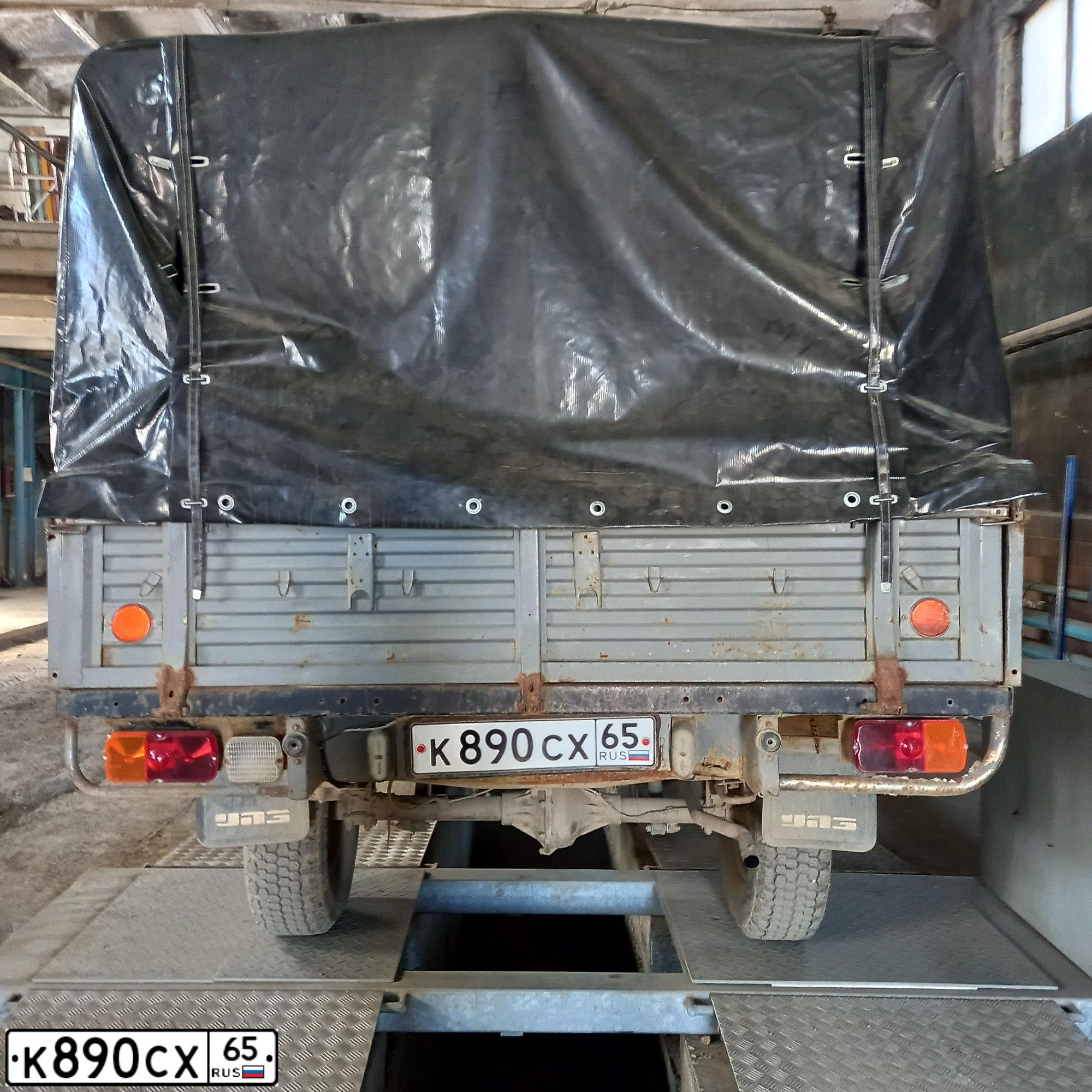 Фото автомобиля UAZ 3909, 2003 — госномер К890СХ65. Цвет: ЗАЩИТНЫЙ