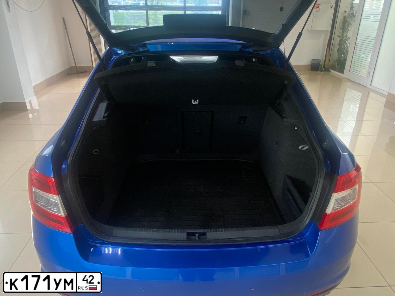 Фото автомобиля SKODA OCTAVIA, 2013 — госномер К171УМ42. Цвет: синий