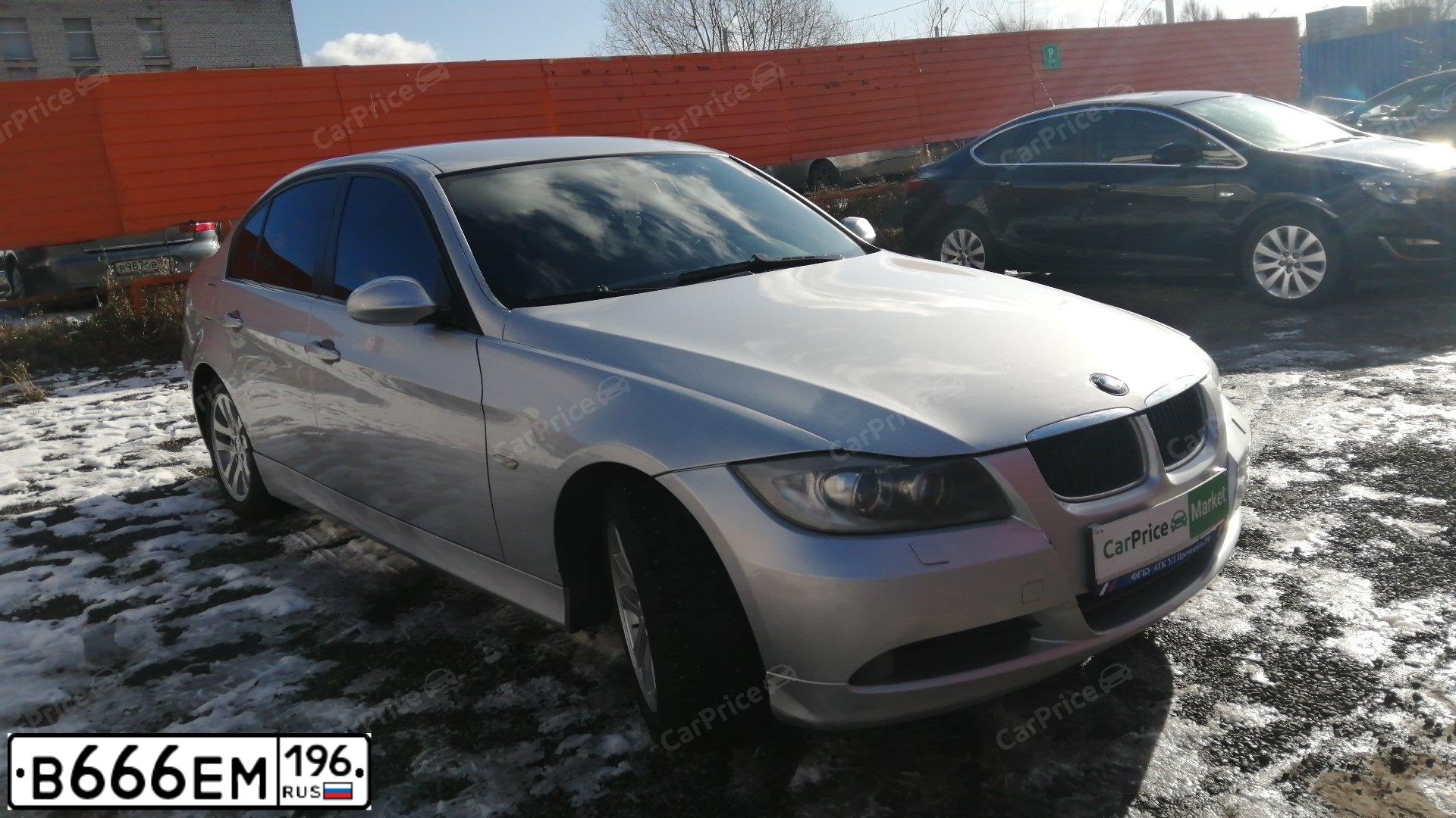 Фото автомобиля BMW SERIE 3, 2008 — госномер Н385НХ790. Цвет: СВЕТЛО-СЕРЫЙ