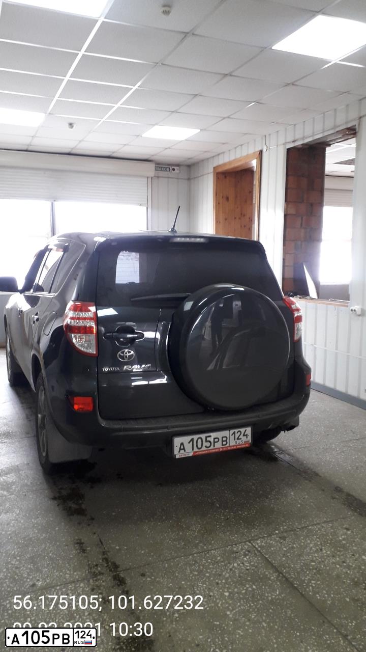 Фото автомобиля TOYOTA RAV4, 2010 — госномер Р343ЕР138. Цвет: СЕРЫЙ
