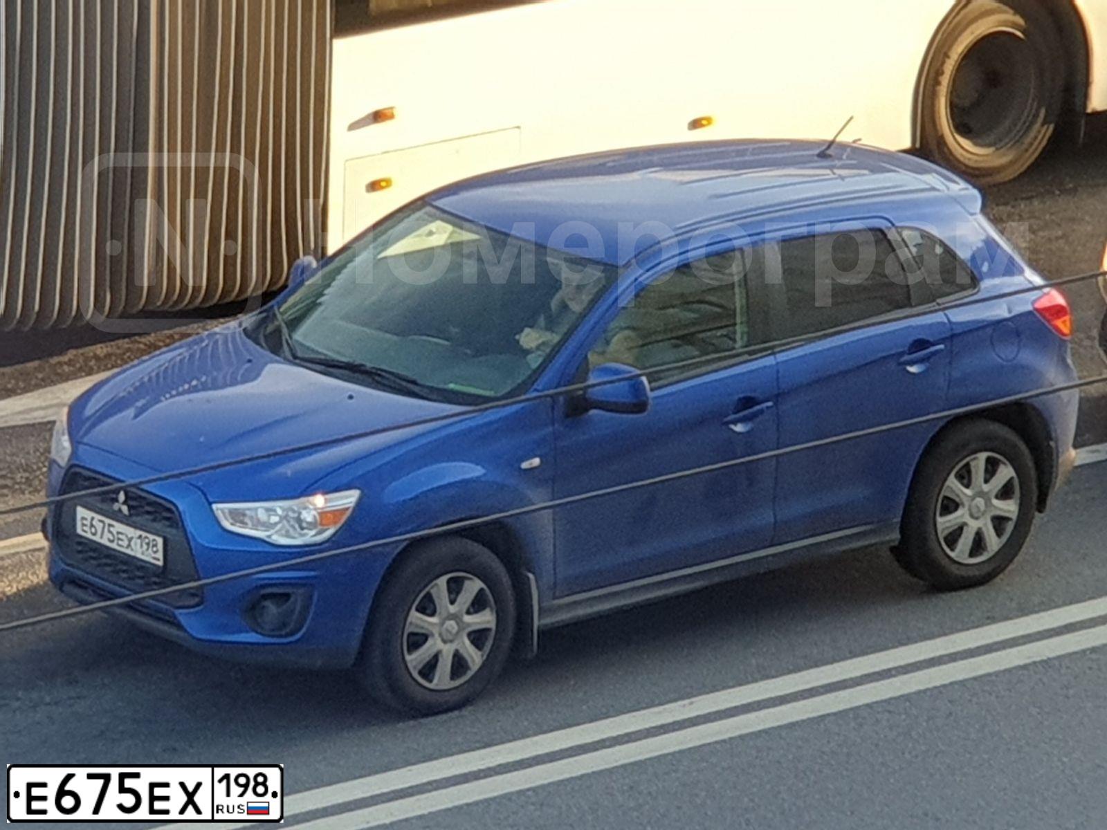 Фото автомобиля MITSUBISHI ASX, 2014 — госномер Е675ЕХ198. Цвет: синий