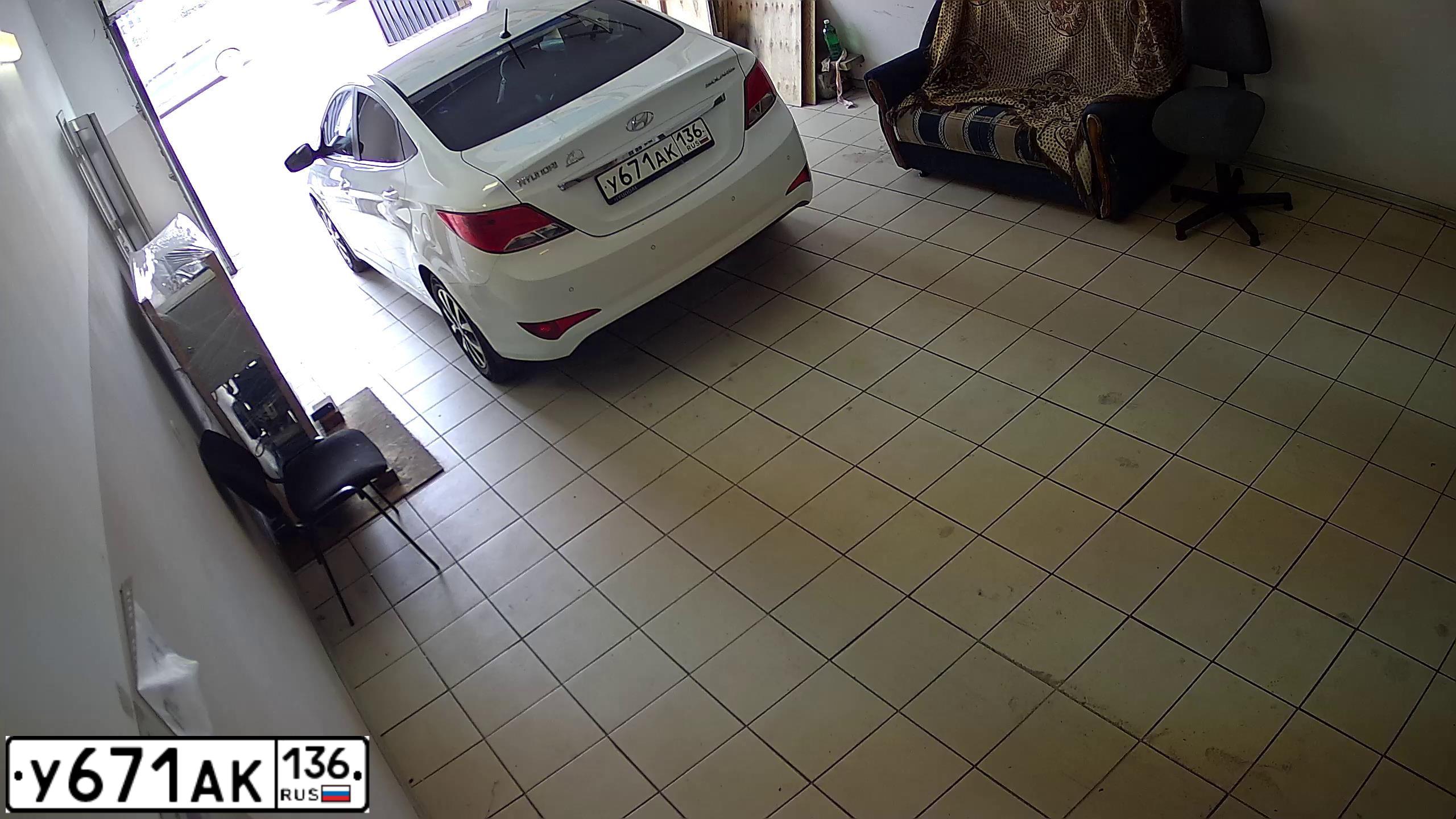 Фото автомобиля HYUNDAI SOLARIS, 2015 — госномер У671АК136. Цвет: БЕЛЫЙ
