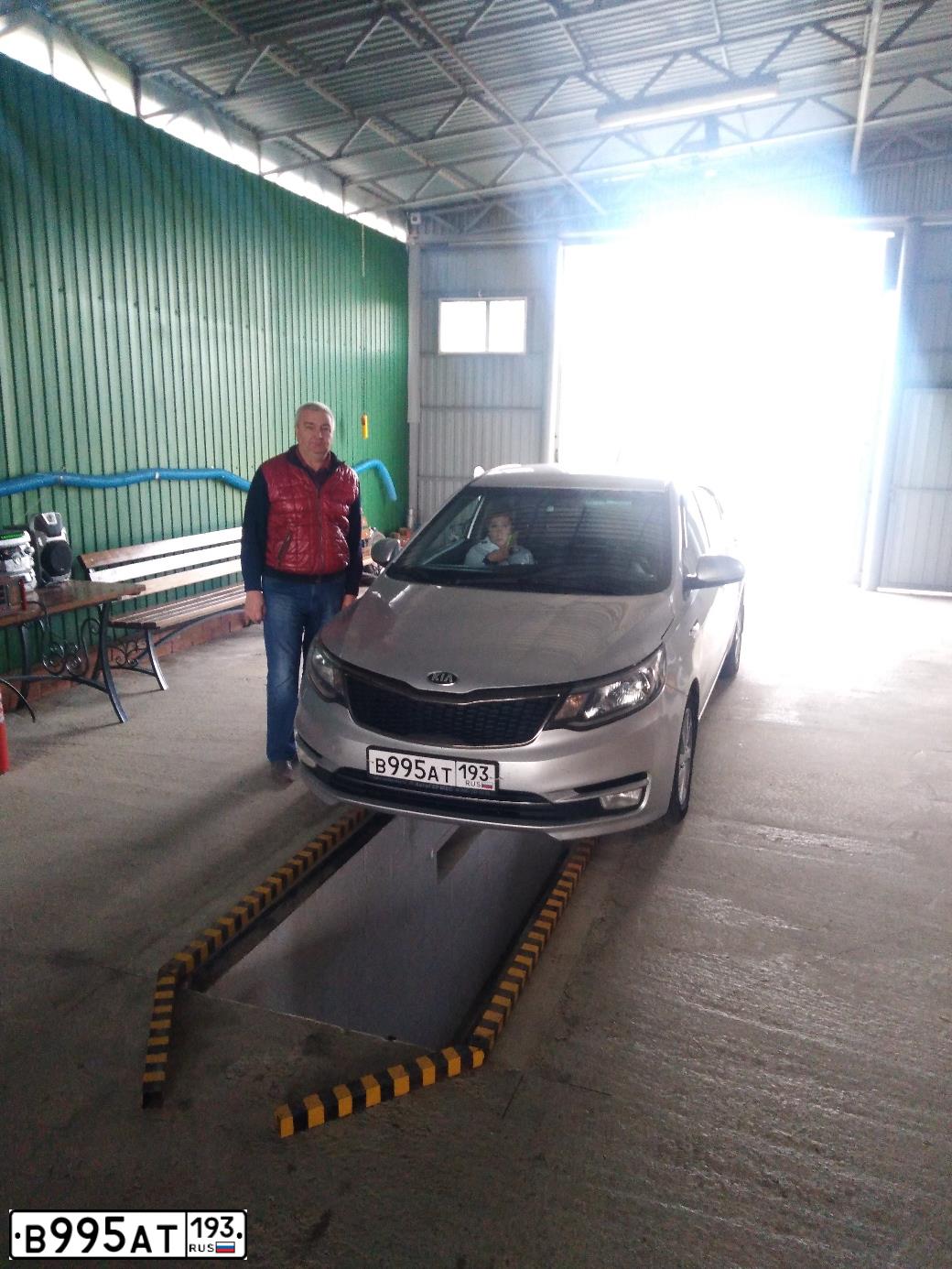Фото автомобиля KIA RIO, 2015 — госномер В657АА136. Цвет: СЕРЕБРИСТЫЙ