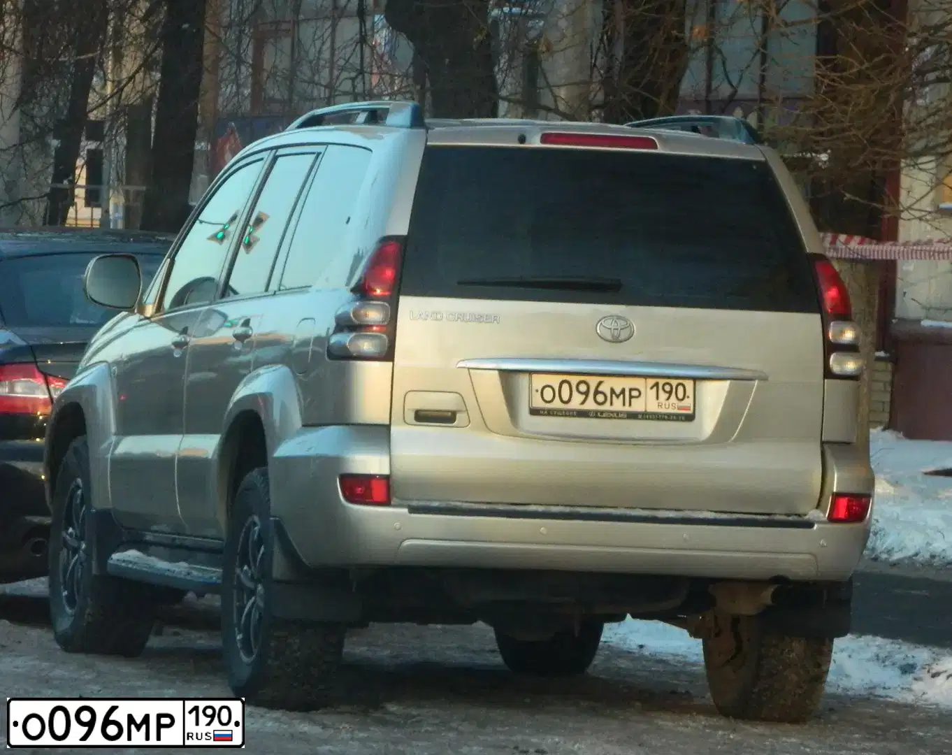 Фото автомобиля TOYOTA LANDCRUISER, 2006 — госномер С995НН177. Цвет: БЕЖЕВЫЙ