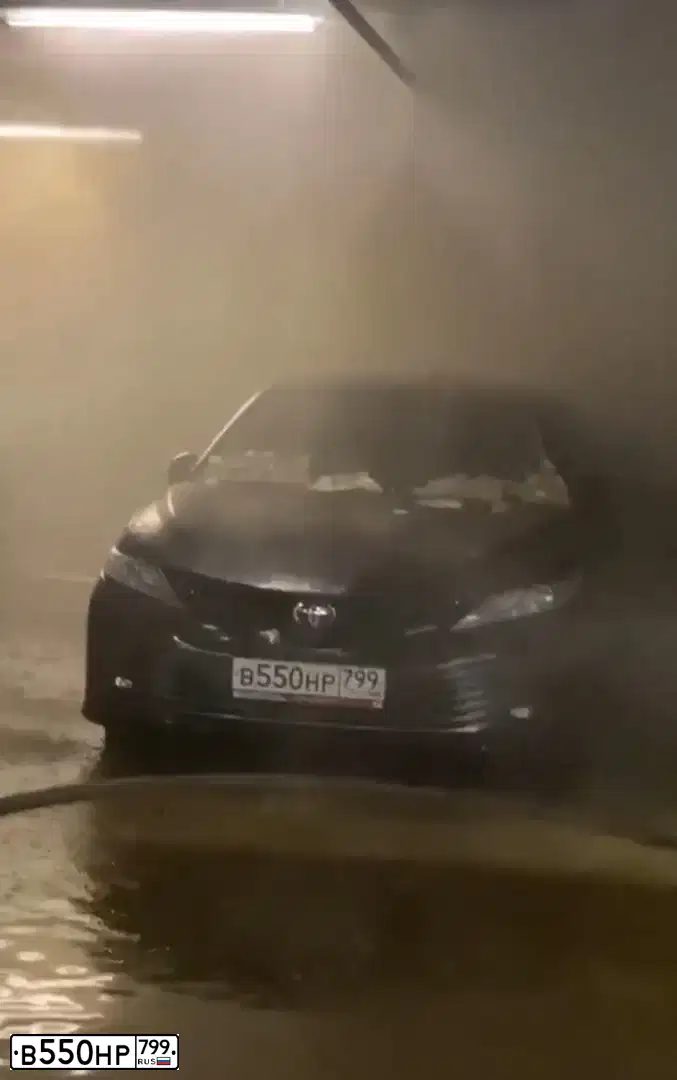 Фото автомобиля TOYOTA CAMRY, 2019 — госномер Н928ТХ198. Цвет: ТЕМНО-СИНИЙ МЕТАЛЛИК
