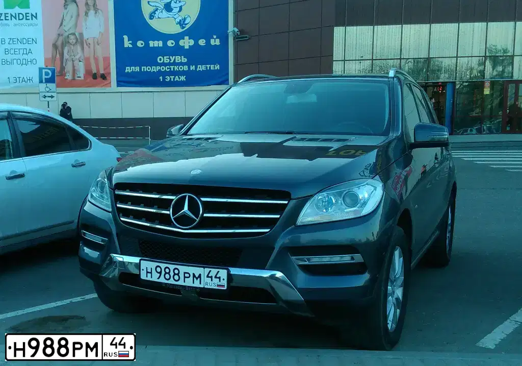 Фото автомобиля VOLVO XC90, 2007 — госномер М143ОХ44. Цвет: ЧЕРНЫЙ