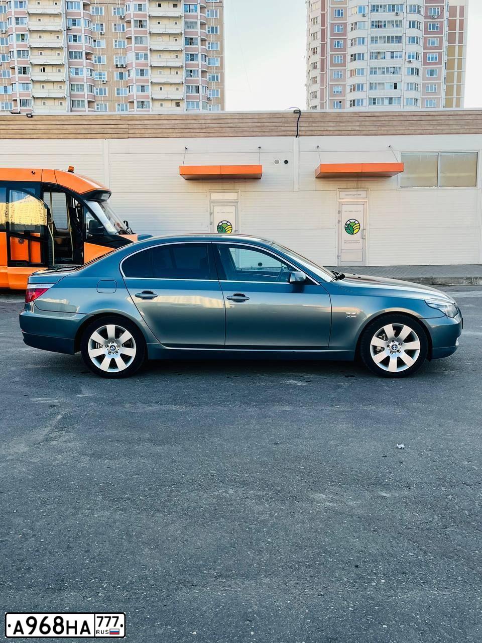 Фото автомобиля BMW W SERIE 5, 2009 — госномер А968НА777. Цвет: синий
