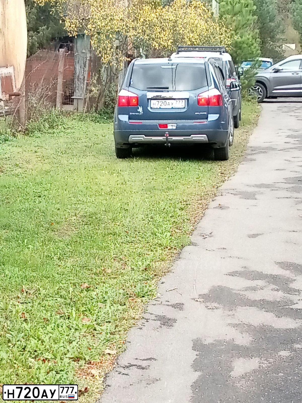Фото автомобиля CHEVROLET ORLANDO, 2013 — госномер Н720АУ777. Цвет: СИНИЙ