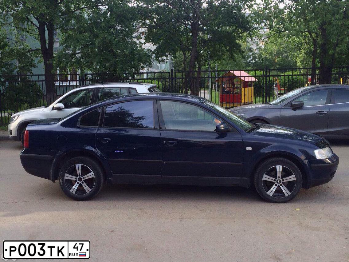 Фото автомобиля VOLKSWAGEN PASSAT, 1996 — госномер У347НР178. Цвет: СИНИЙ
