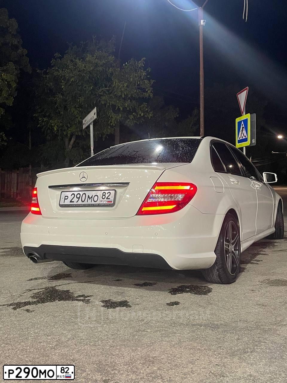 Фото автомобиля MERCEDES C-KLASSE, 2012 — госномер Р290МО82. Цвет: Белый